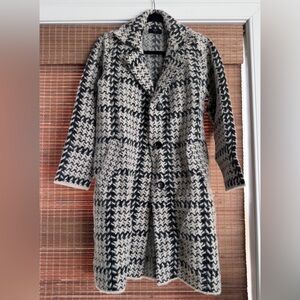 Tahari Black and White Houndstooth light Coat